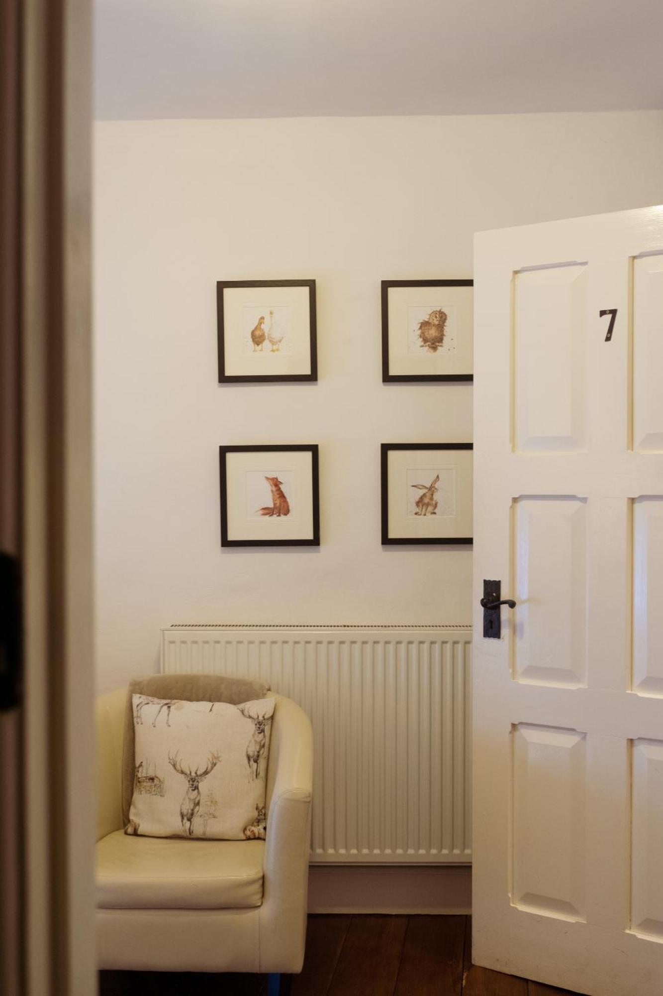 Kings Arms Hotel Abergavenny Pokoj fotografie
