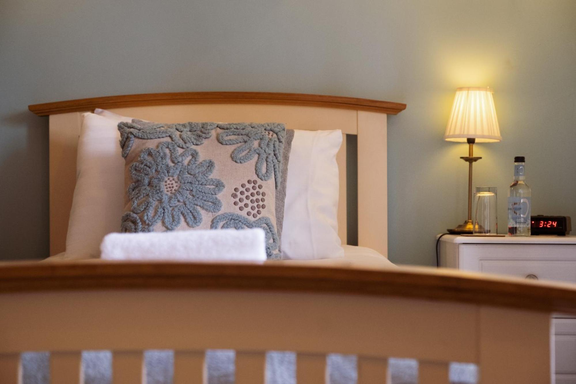Kings Arms Hotel Abergavenny Pokoj fotografie